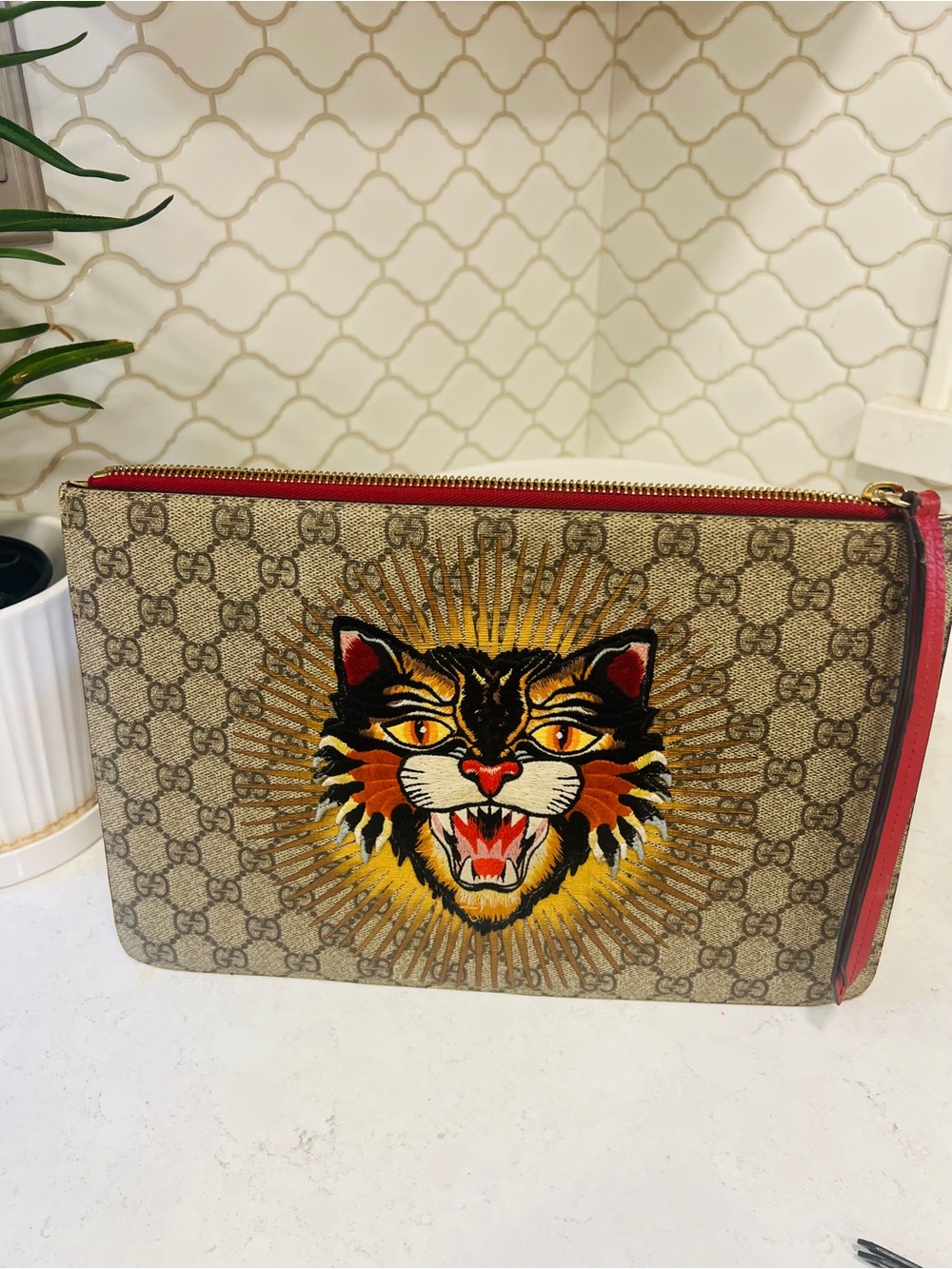Gucci GG Supreme Canvas Tiger Head Pouch in Beige with Yellow & Red COA
